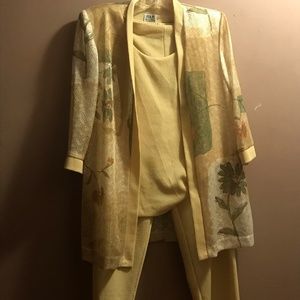R&M richards pants suit petite